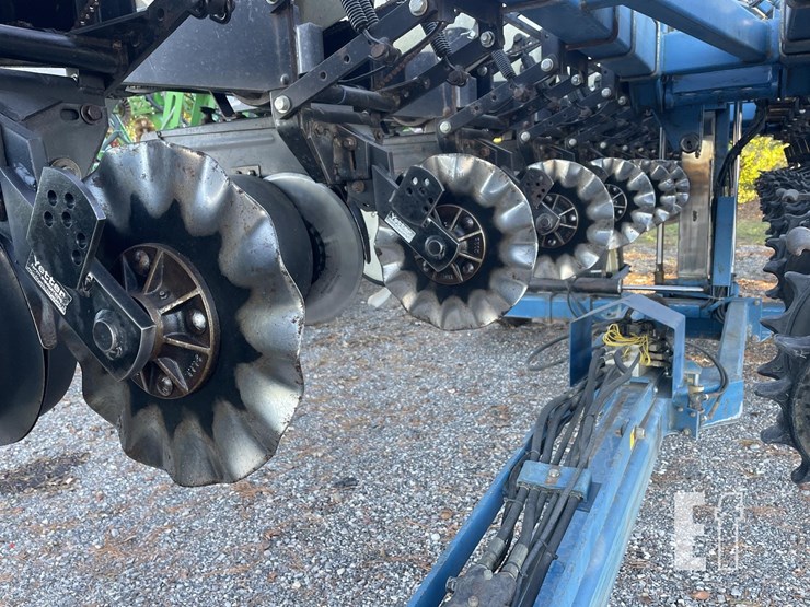 1997-kinze-2600-image-36