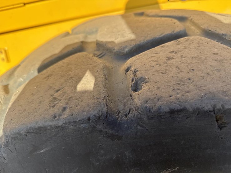 2016-deere-624k-image-63