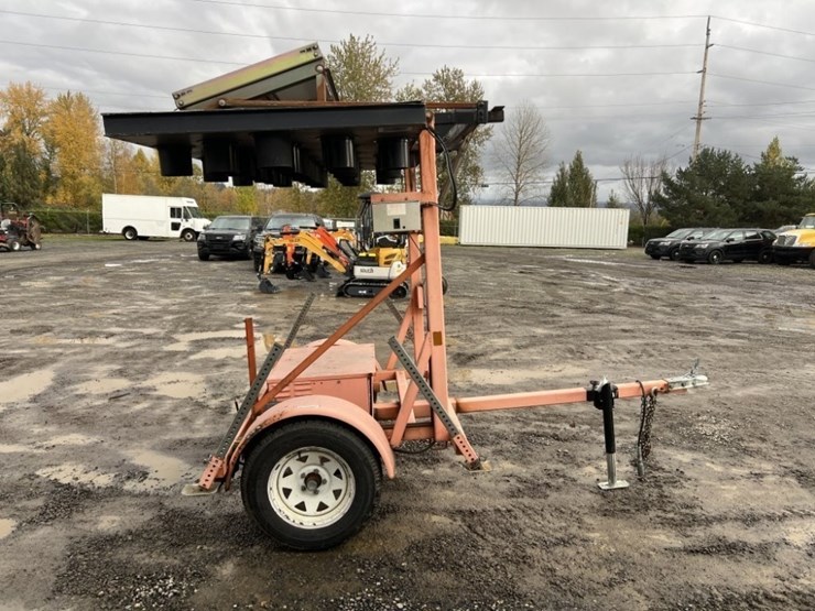 2004-wanco-towable-arrow-board-image-3