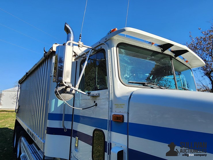 1994-international-9400-eagle-image-14