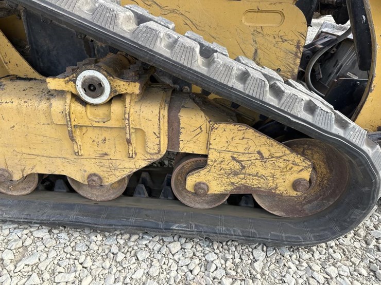 caterpillar-239d-image-38