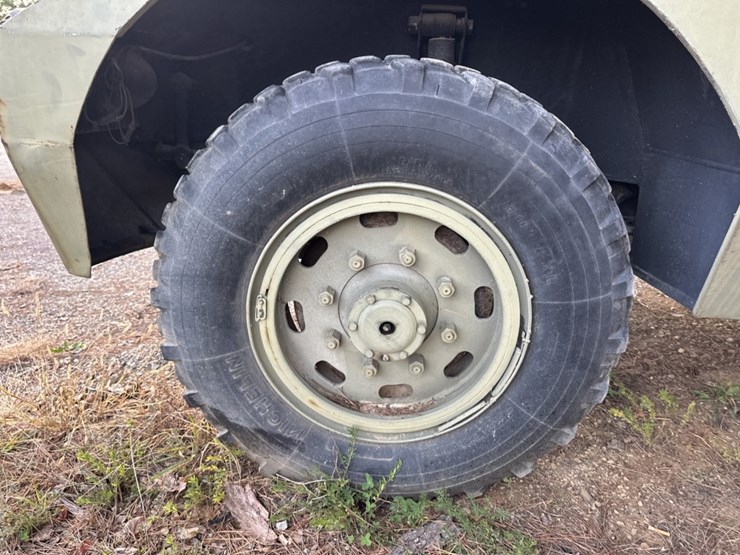 2118-ford-300-image-51