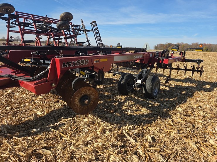 case-ih-690-image-27