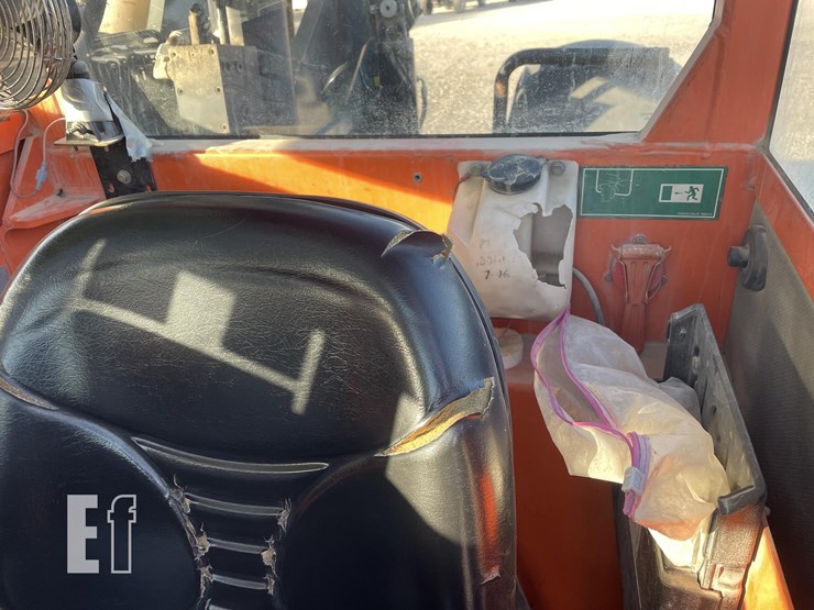 2011-jlg-g10-55a-image-7