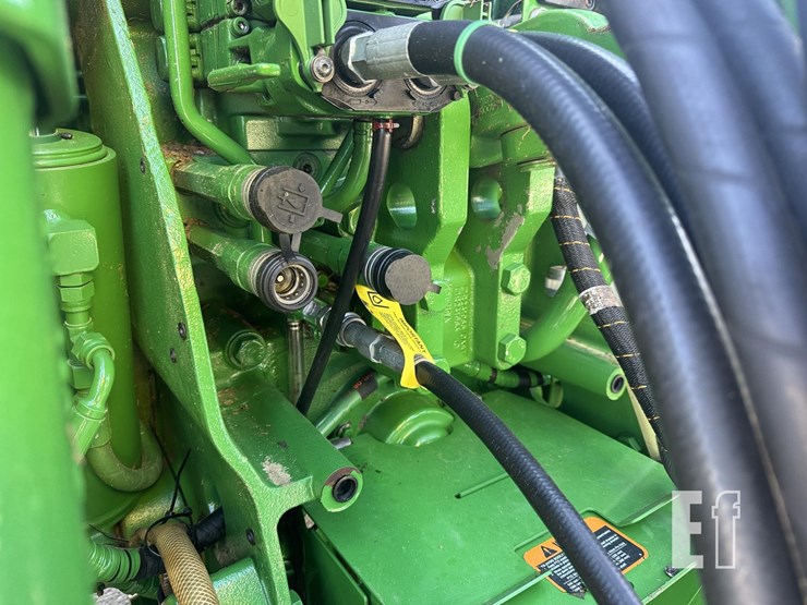 2013-john-deere-8235r-image-11