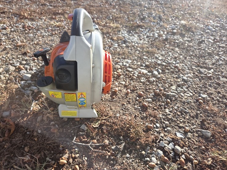 stihl-bg-86-leaf-blower-image-4