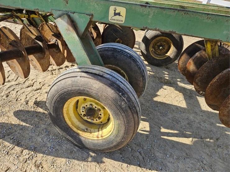 john-deere-230-image-29