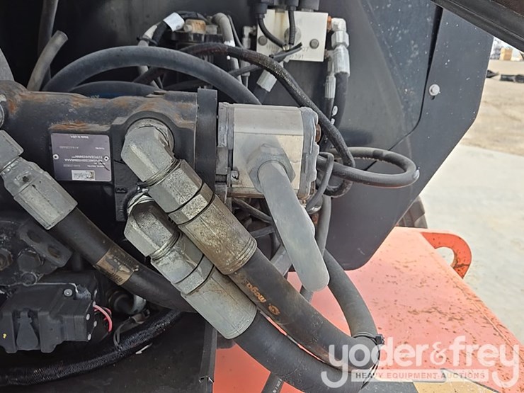 2015-jlg-600aj-image-97