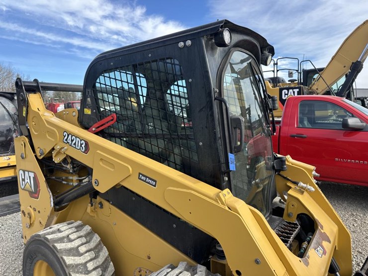 2022-caterpillar-242d3-image-22