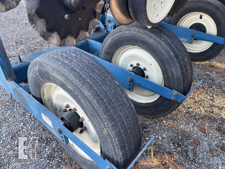 1997-kinze-2600-image-31