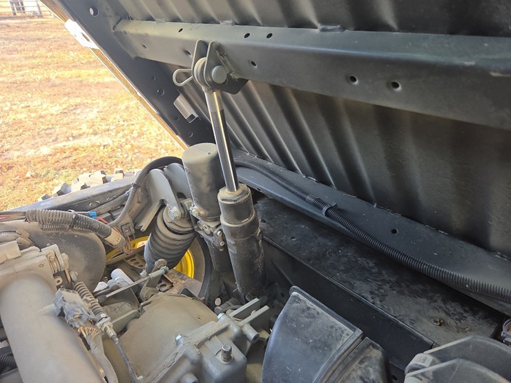 jd-xuv-835m-utv-image-28