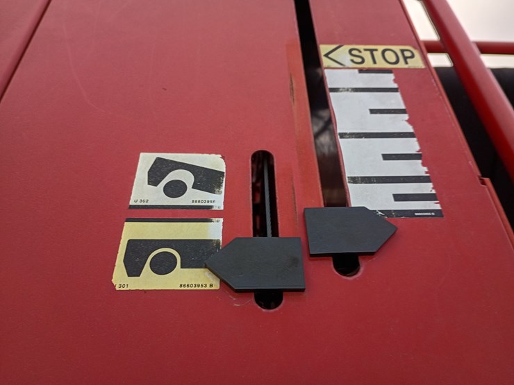 2014-new-holland-br7060-image-21