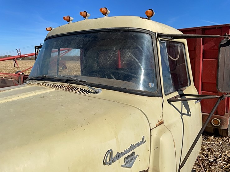 ih-load-star-1600-single-axle-grain-truck-image-7