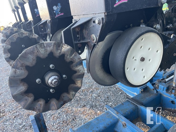 1997-kinze-2600-image-32