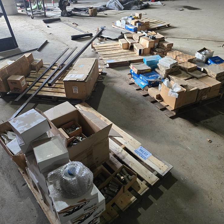 #22396 • Semi/Dump Truck Parts