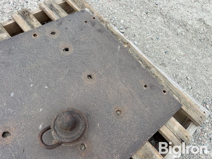 pickup-gooseneck-trailer-hitch-insert-image-11