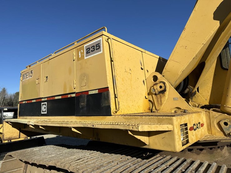 caterpillar-235-image-16