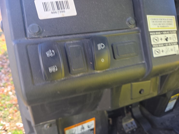 jd-xuv-835m-utv-image-19