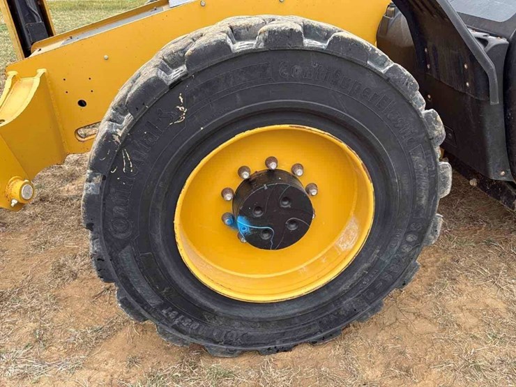 2019-caterpillar-tl1055d-image-14