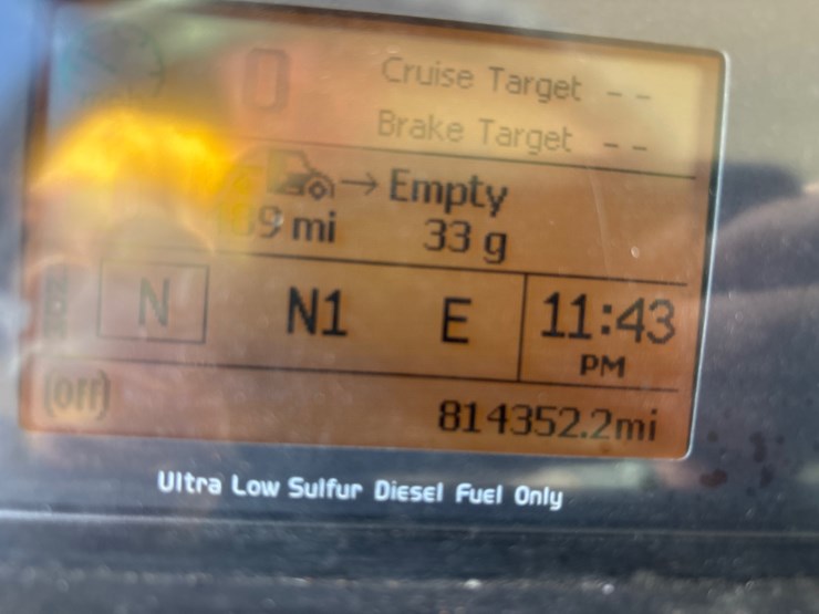 2015-volvo-vnl42t300-image-14