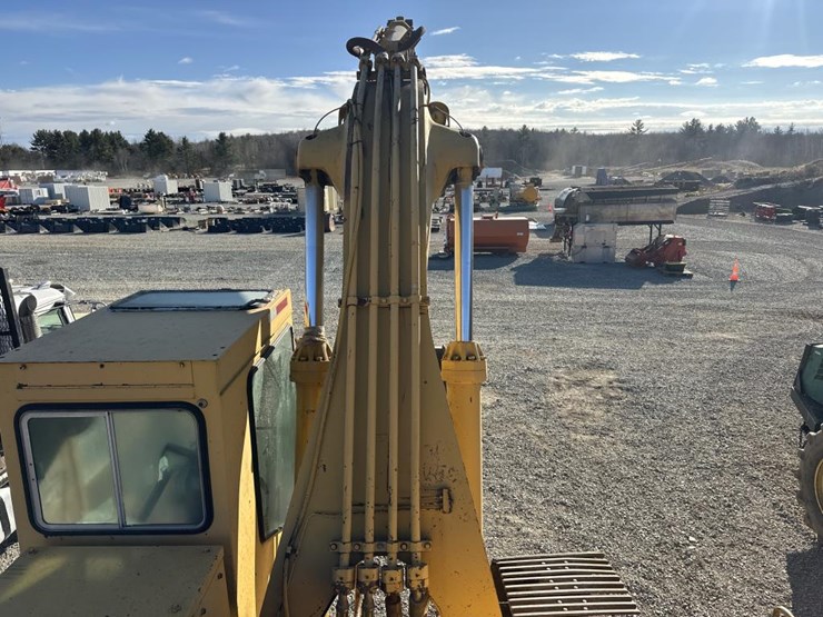 caterpillar-235-image-34