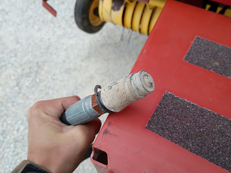 2014-new-holland-br7060-image-12