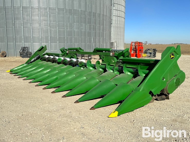 2024-john-deere-c12f-image-1