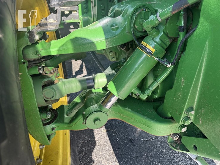 2013-john-deere-8235r-image-18