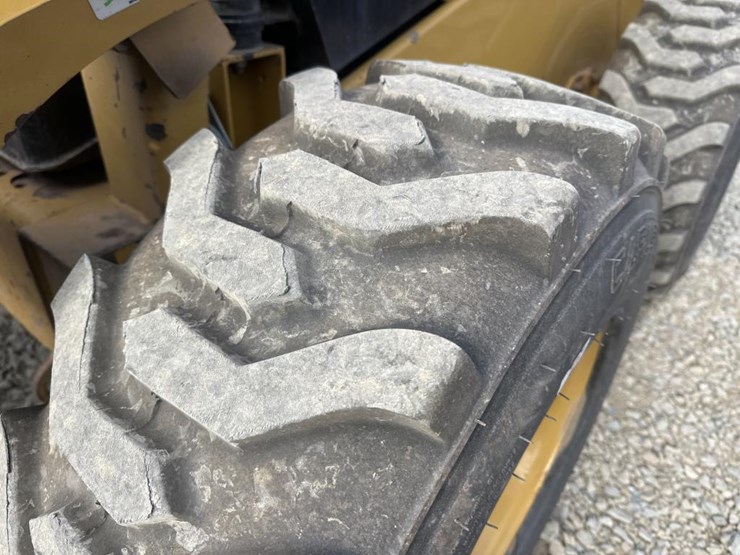 2016-caterpillar-262d-image-40