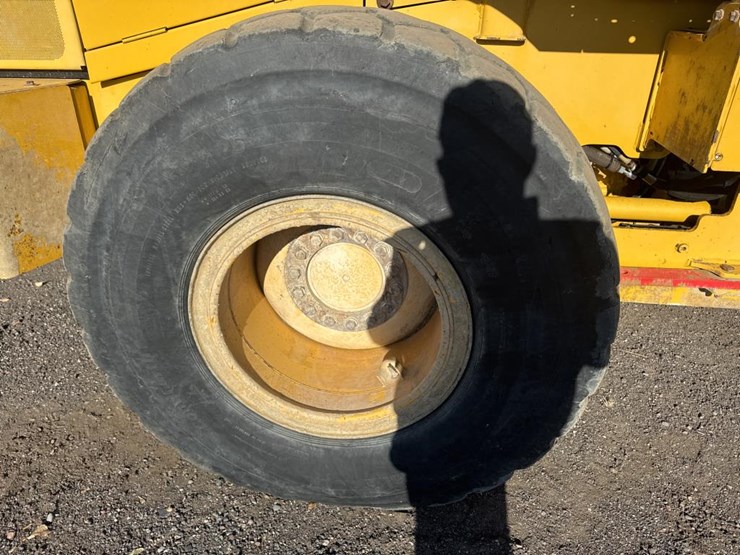 2016-deere-624k-image-62