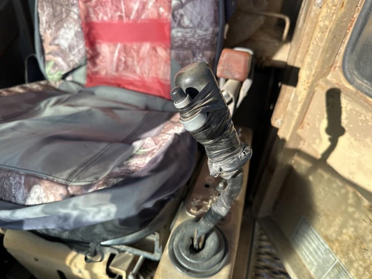 caterpillar-235-image-44