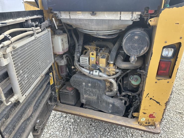 2016-caterpillar-262d-image-26