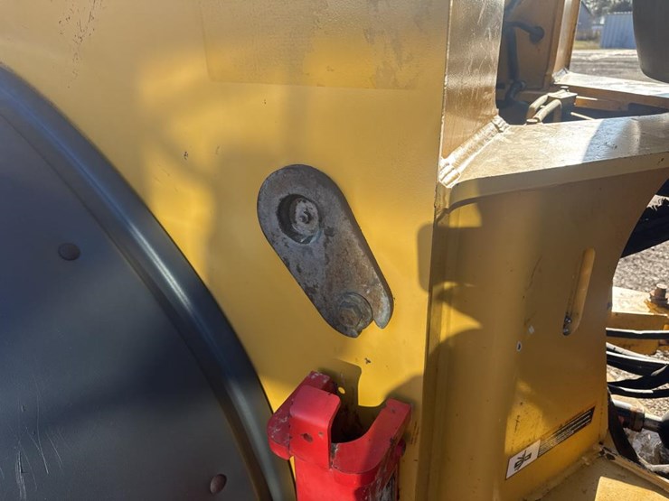 2016-deere-624k-image-11