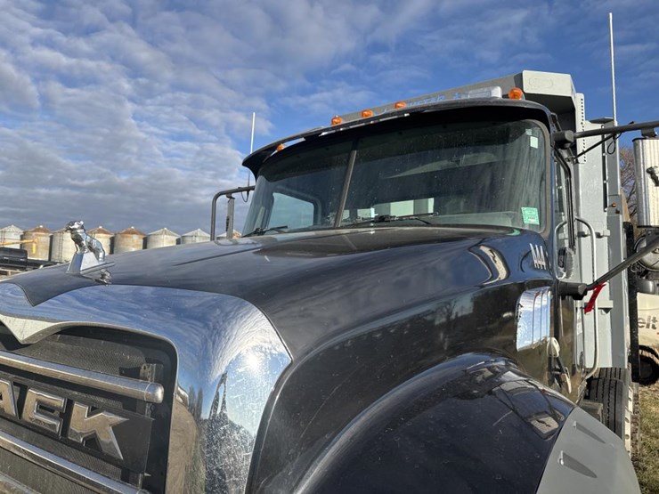 #1463-•-2007-mack-quad-axle-dump-truck-image-9