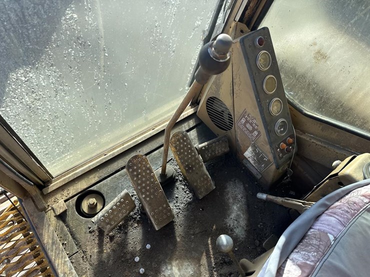 caterpillar-235-image-48