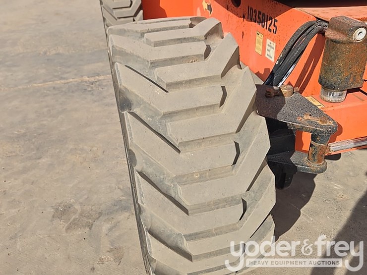 2015-jlg-600aj-image-45