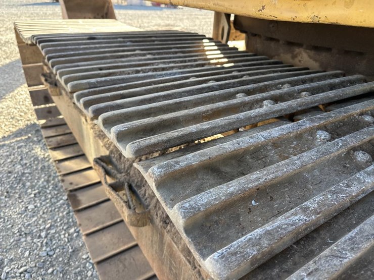 caterpillar-235-image-55