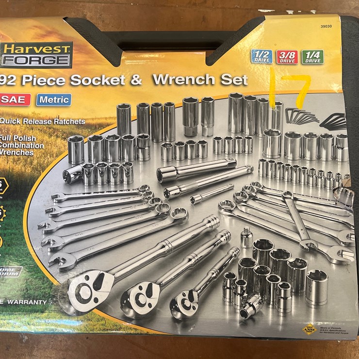 #17 • 92 PIECE SOCKET AND WRENCH SET