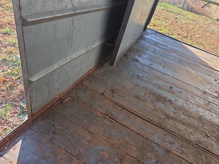 16'-ponderosa-livestock-trailer-image-31