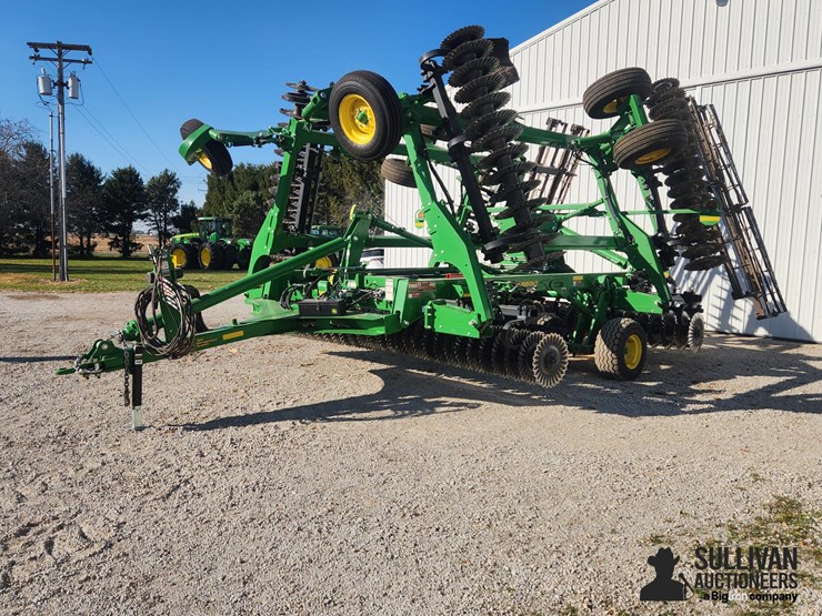 2022-john-deere-2660vt-image-1