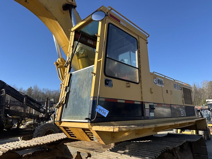 caterpillar-235-image-11