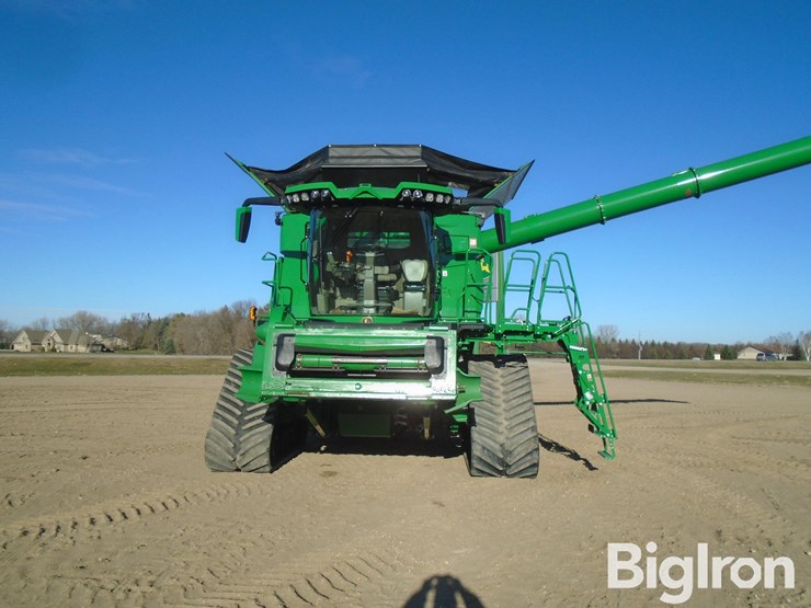 2022-john-deere-x9-1000-image-10