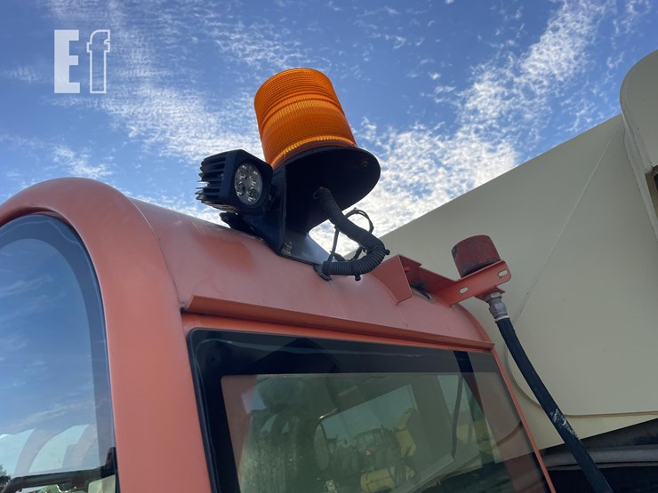 2011-jlg-g10-55a-image-36