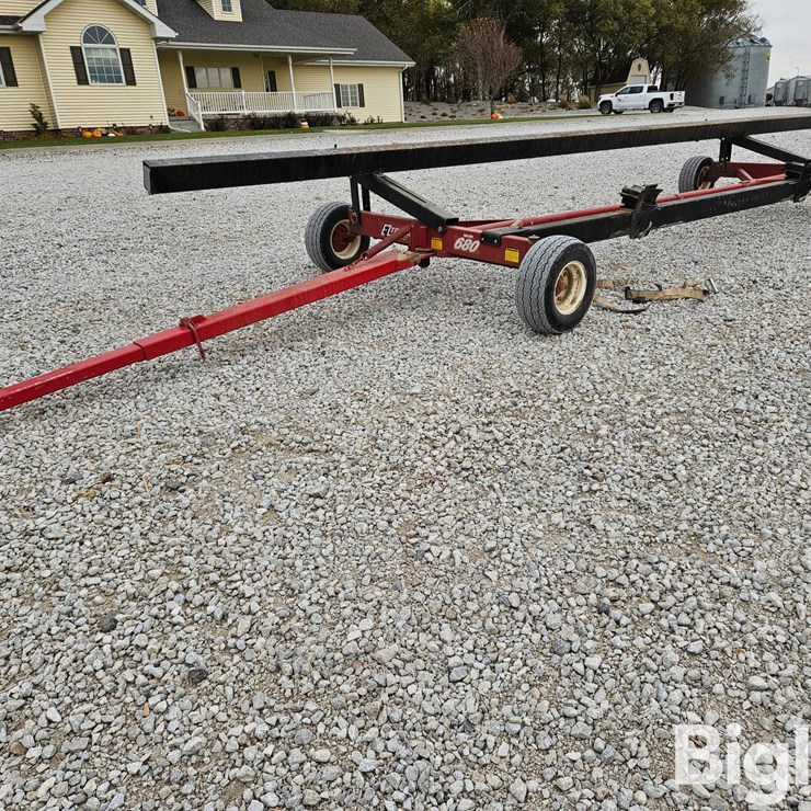 E-Z Trail Inc 680 26' Header Trailer