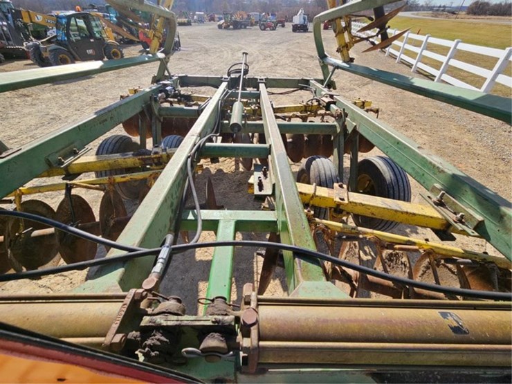 john-deere-230-image-22