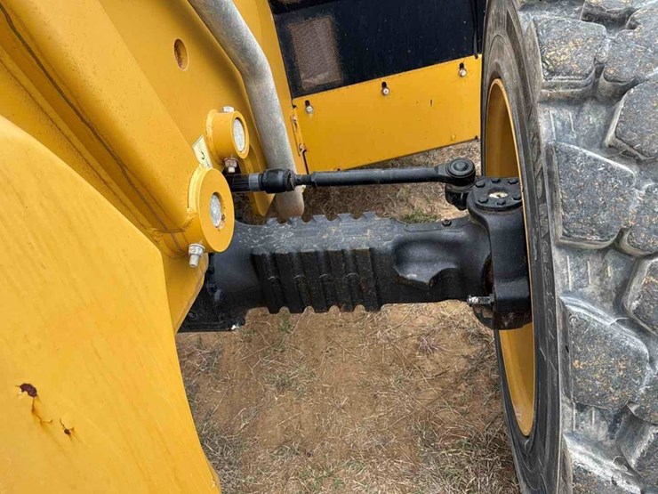 2019-caterpillar-tl1055d-image-19