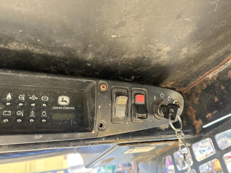 john-deere-240-image-30