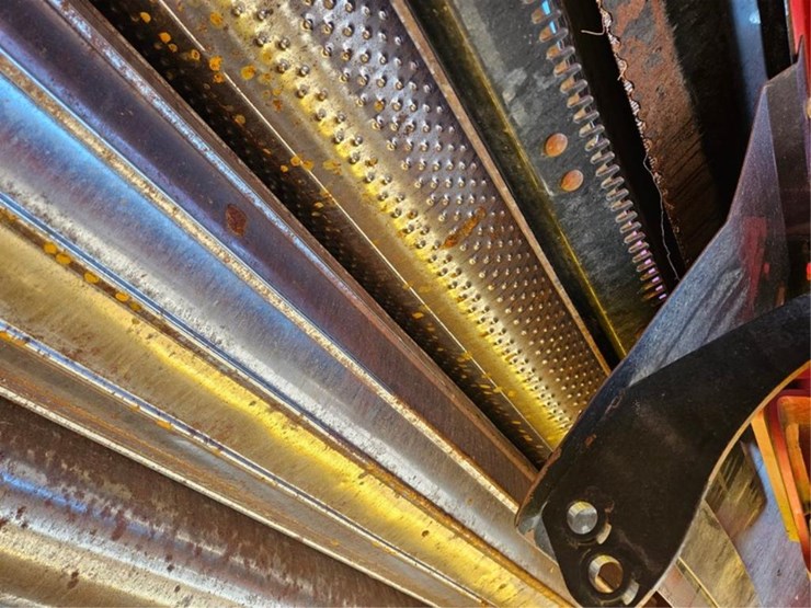 new-holland-roll-belt-560-image-34