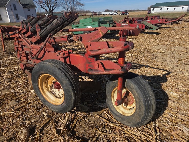 white-6-bottom-plow-image-18