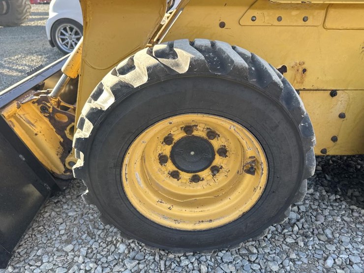 john-deere-240-image-42